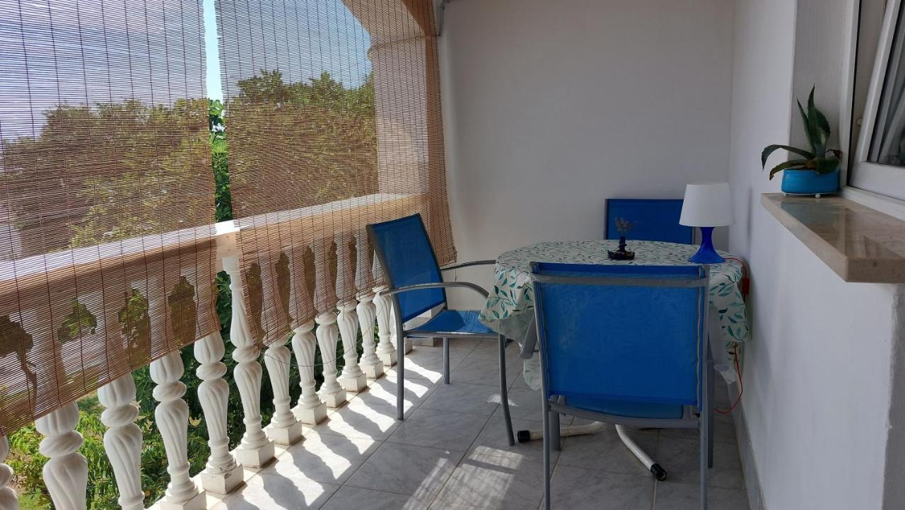 Arts Room Jasmina With Sea View Bikers And Pets Are Welcome Starigrad Paklenica Exterior photo