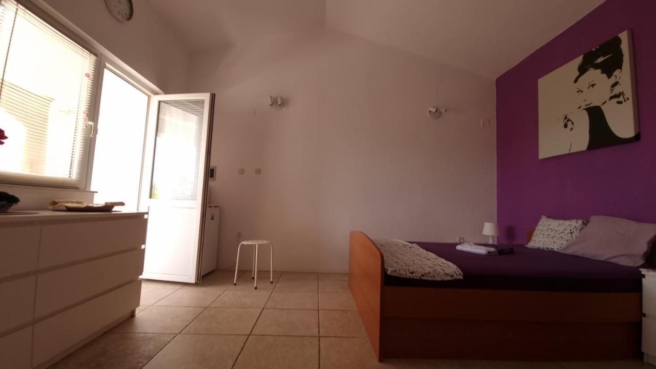 Arts Room Jasmina With Sea View Bikers And Pets Are Welcome Starigrad Paklenica Exterior photo